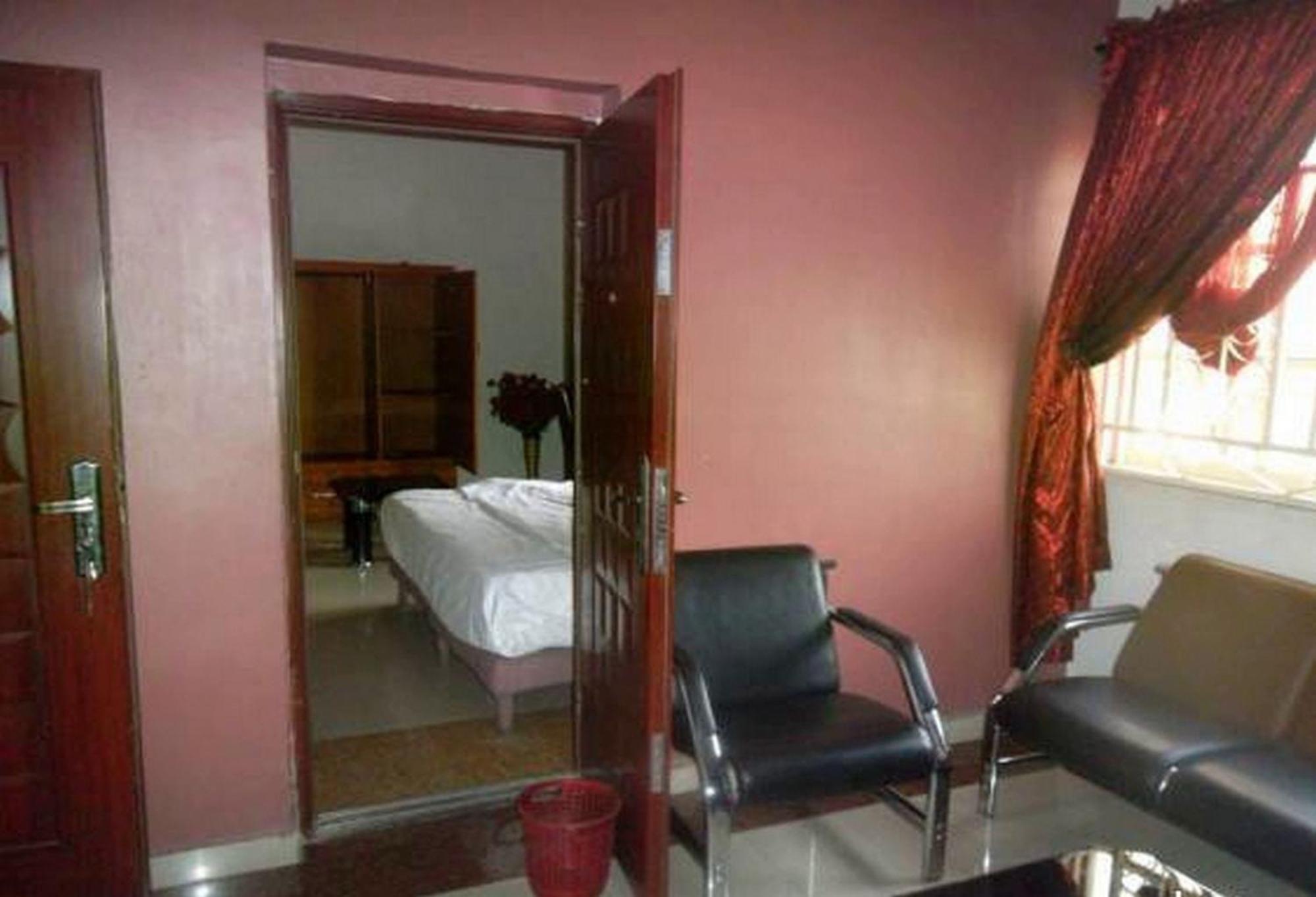 Room In Lodge - Clen-Phil Hotels And Suite Port Harcourt Exterior foto