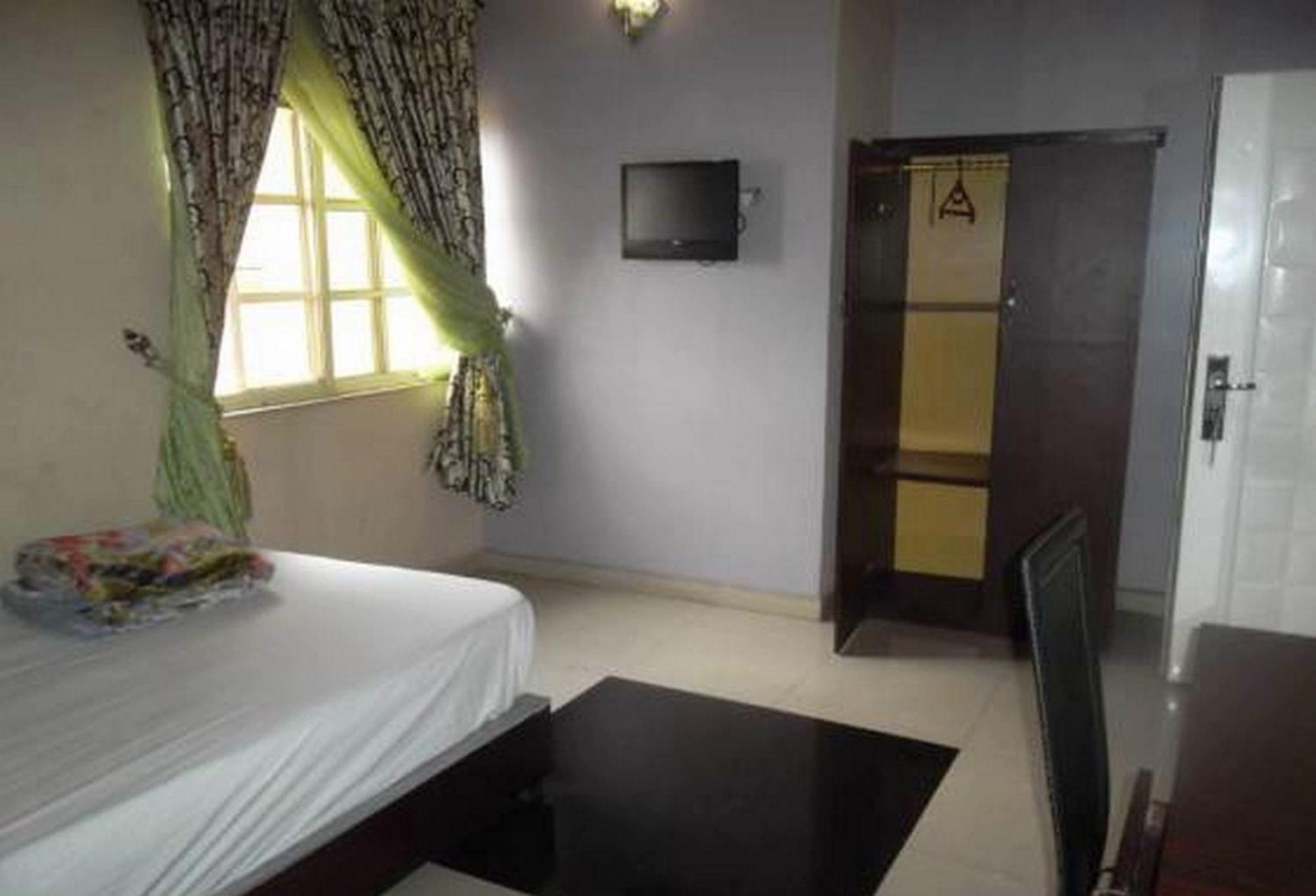 Room In Lodge - Clen-Phil Hotels And Suite Port Harcourt Exterior foto